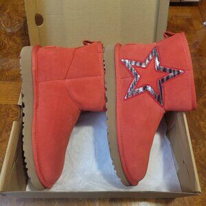 UGG W Classic Mini Star Boots in Red — Size 10